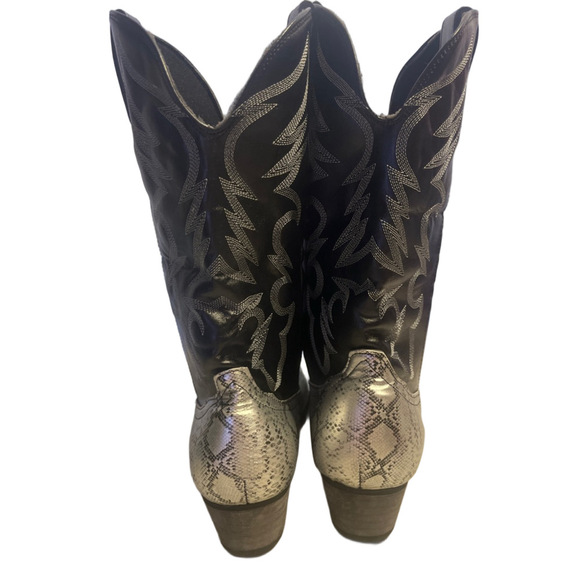 Women’s Western Calf height heeled cowboy boots size 10.5 Silver and Black - Picture 3 of 12